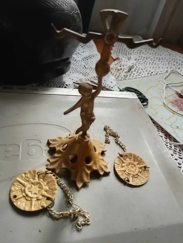 Candelabro vintage de bronce con figura - 2