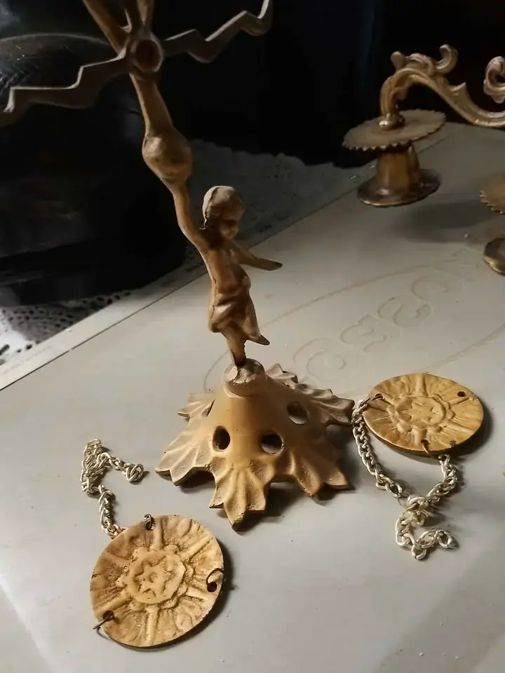 Candelabro vintage de bronce con figura - 3