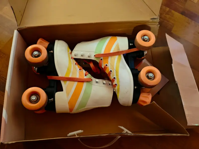 Patines retro de cuatro ruedas multicolor - 1