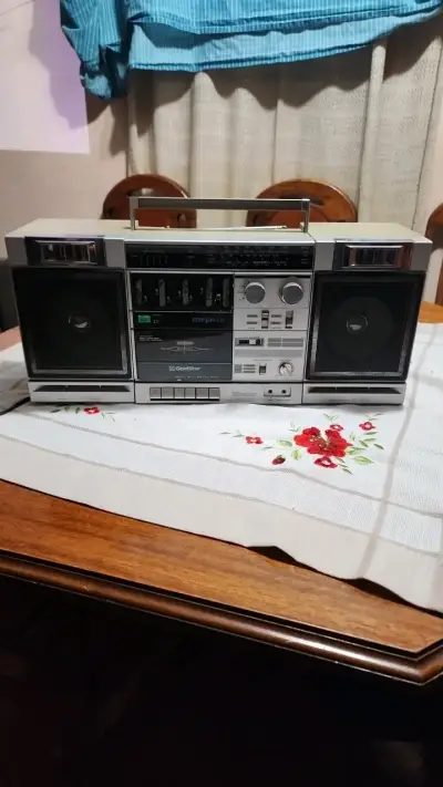 radio casetera goldstar - miniatura 2