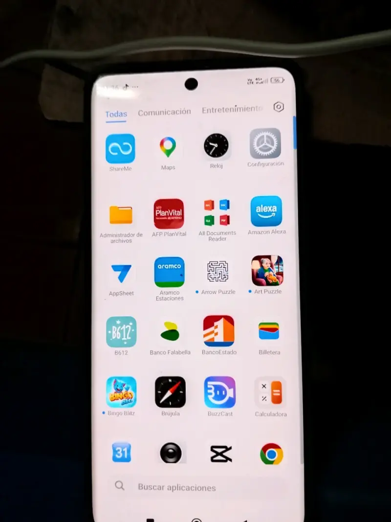 Smartphone con pantalla grande y aplicaciones - 1