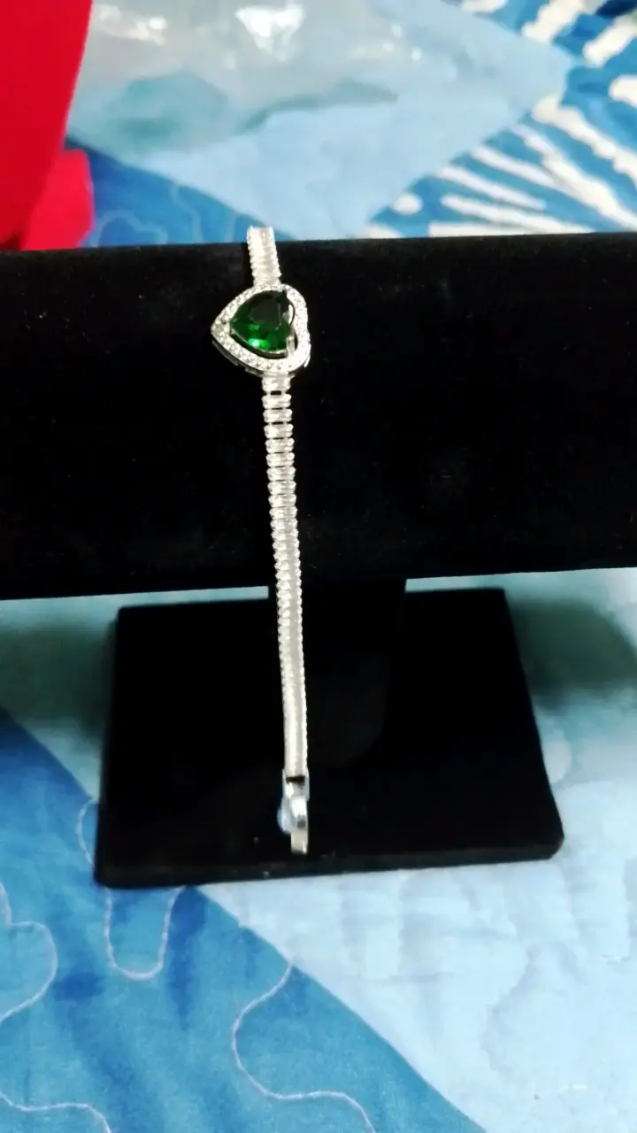 Pulsera de plata con corazón verde - 1