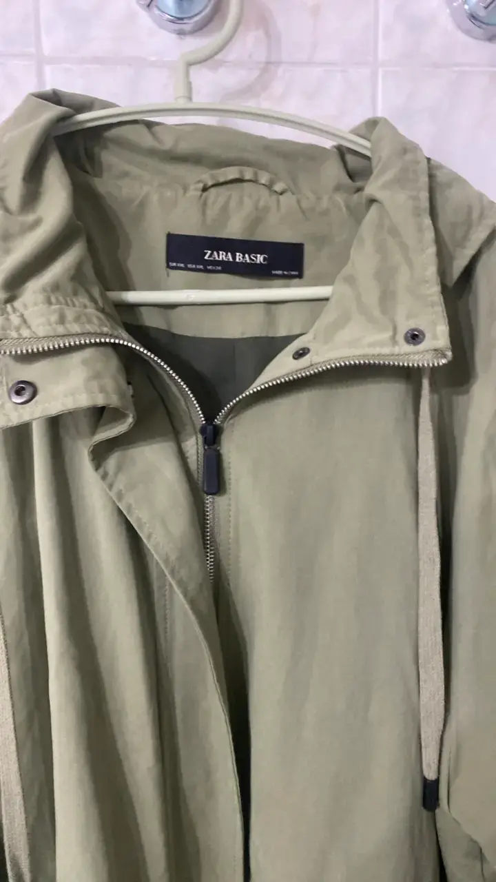 Parka verde Zara Basic con capucha - 4