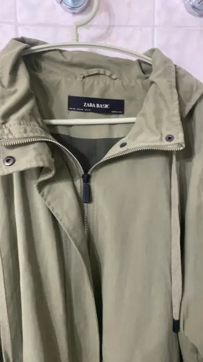 Parka verde Zara Basic con capucha - miniatura 4