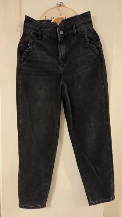 Jeans negros de tiro alto para mujer - miniatura 1