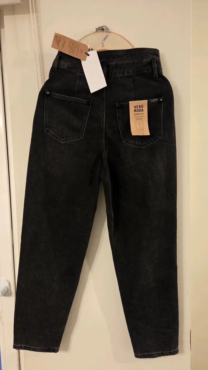 Jeans negros de tiro alto para mujer - 2