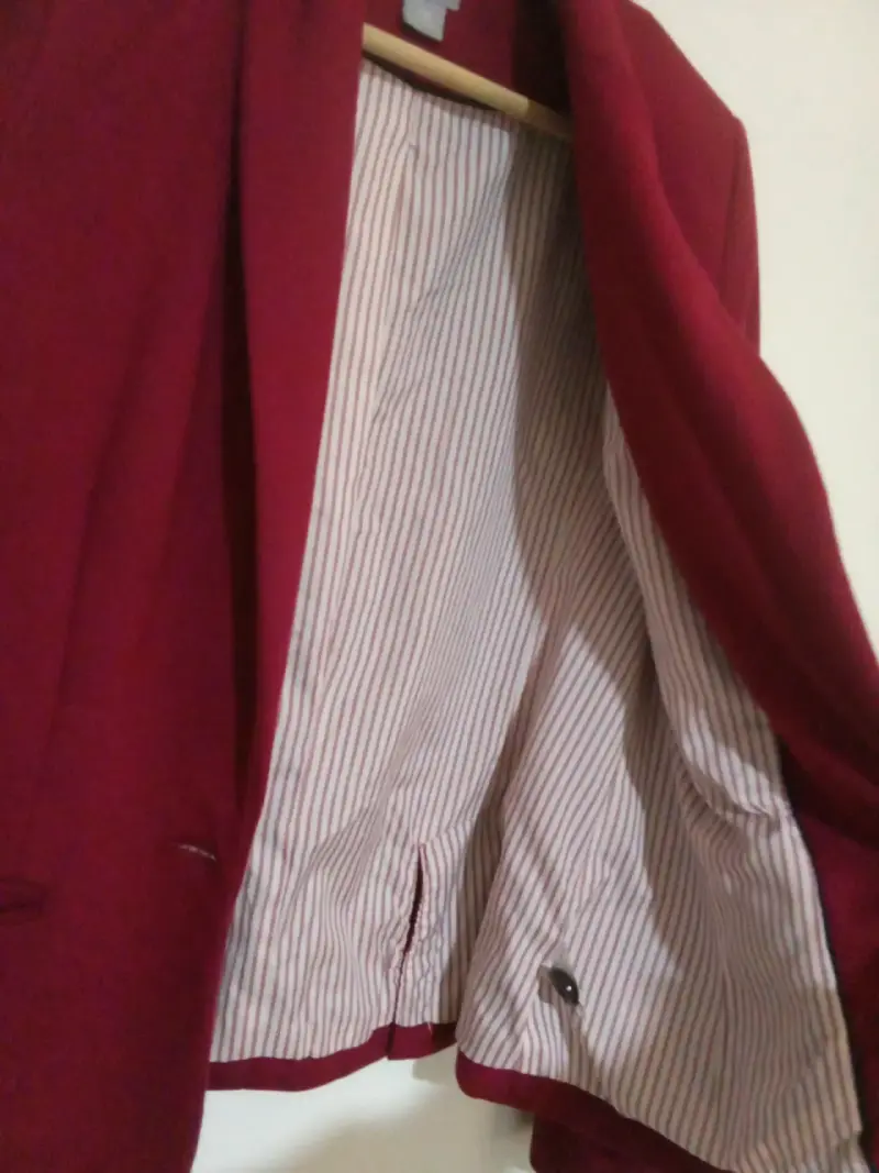 Blazer color burdeo elegante - 3