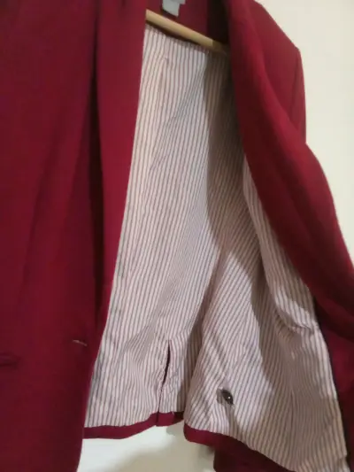 Blazer color  burdeo elegante - miniatura 3