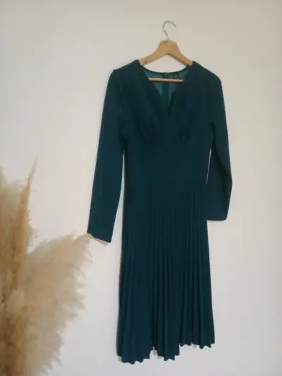 Vestido plisado verde oscuro de manga larga - miniatura 1