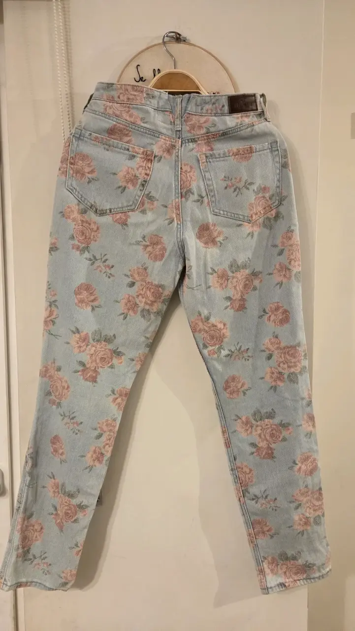 Jeans Hollister con estampado floral - 2
