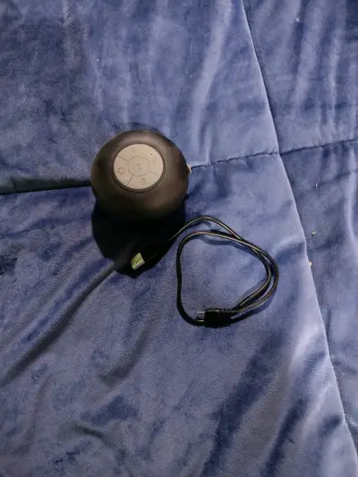 Parlante Bluetooth impermeable portátil - miniatura 1