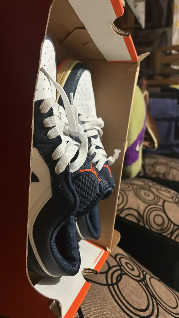 Zapatillas deportivas blancas y azules - 2