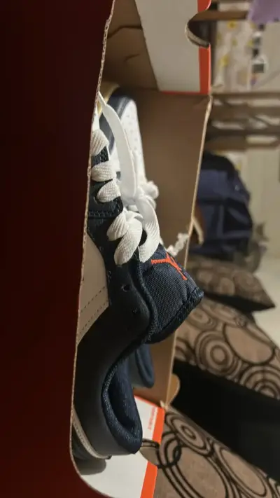 Zapatillas deportivas blancas y azules - miniatura 3