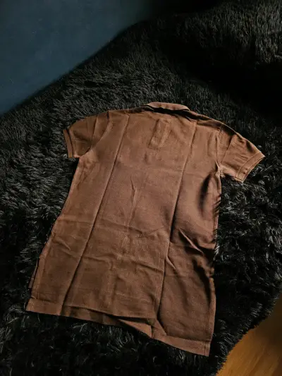 Polera polo marrón con logo bordado - miniatura 3