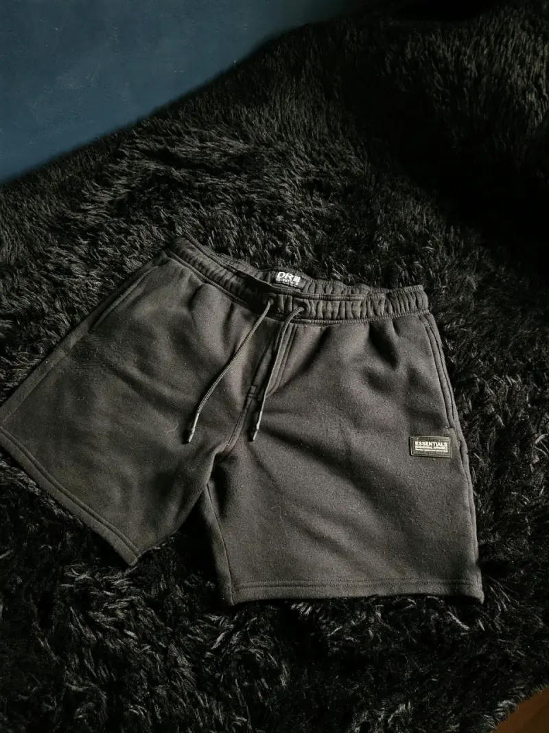 Shorts Essentials negros para hombre - 1