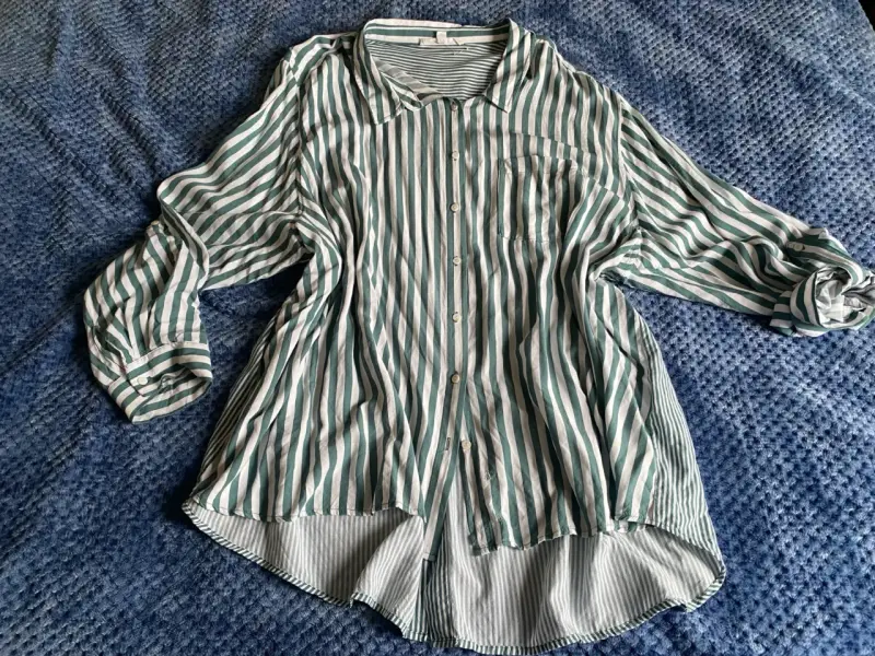 Camisa de rayas verde y blanca para mujer
