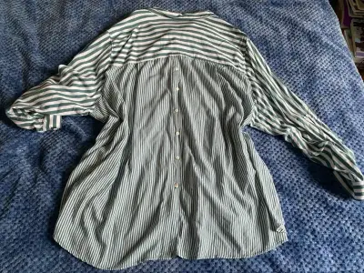 Camisa de rayas verde y blanca para mujer - miniatura 2