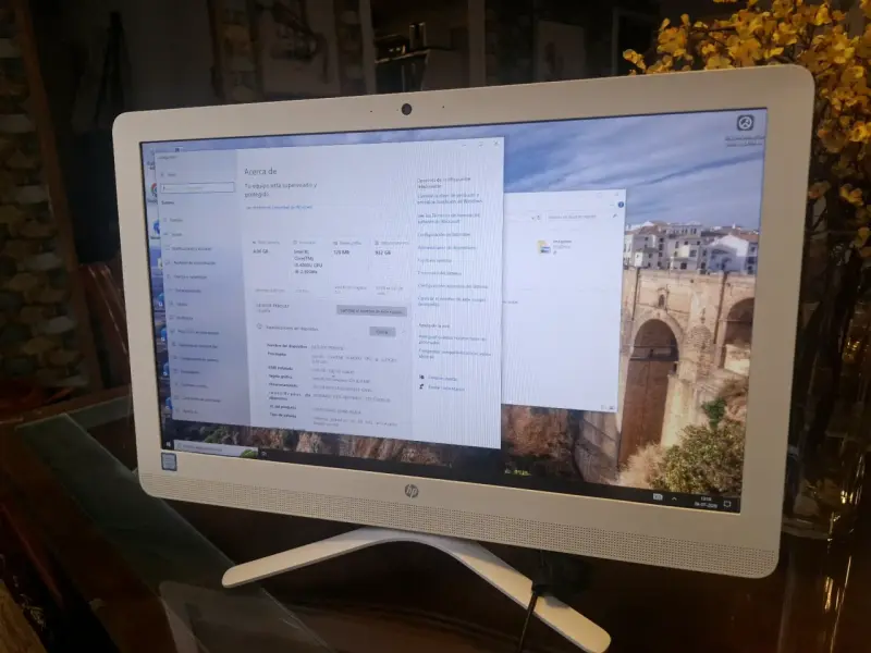 Computador All-in-One HP con pantalla grande - 1