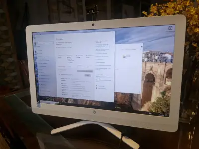 Computador All-in-One HP con pantalla grande - miniatura 1