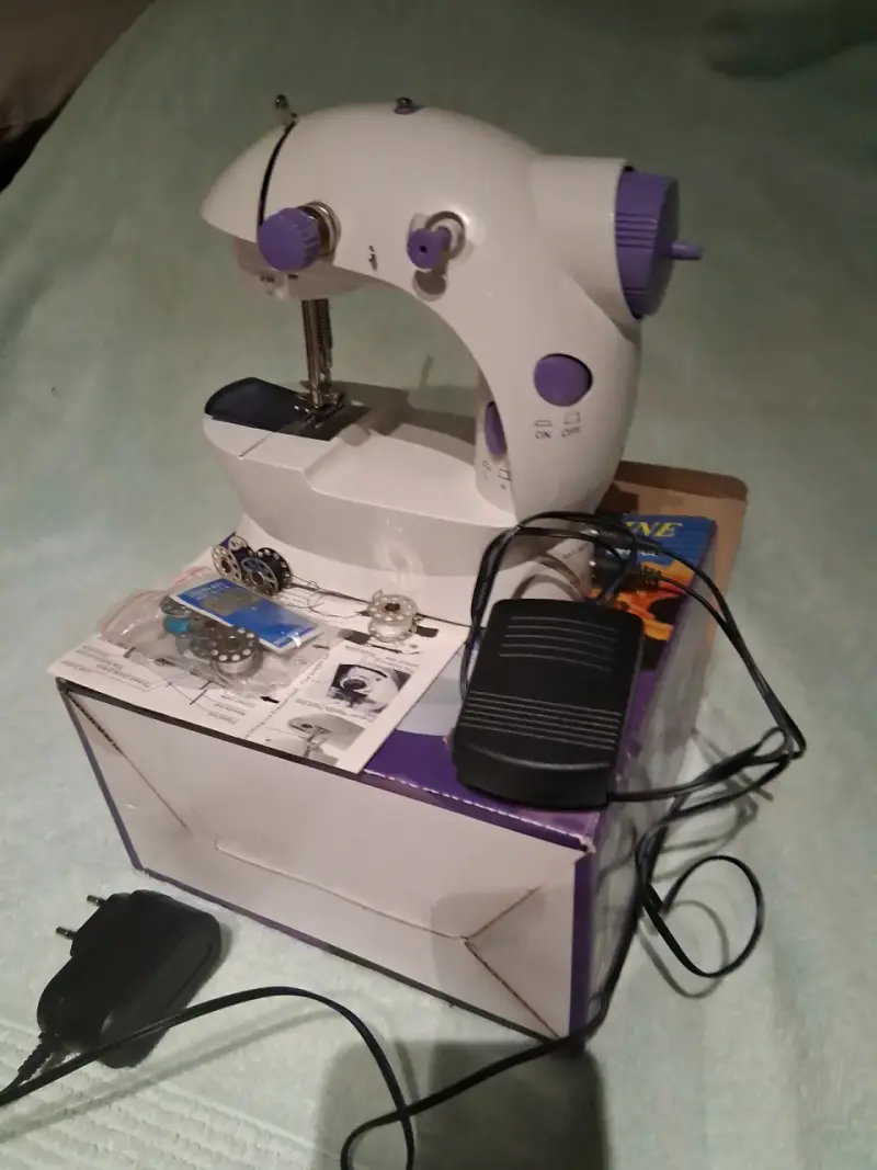 Máquina de coser portátil compacta - 2