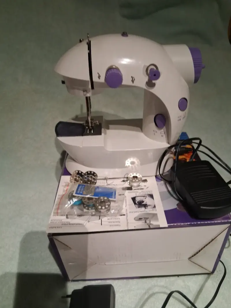 Máquina de coser portátil compacta - 3