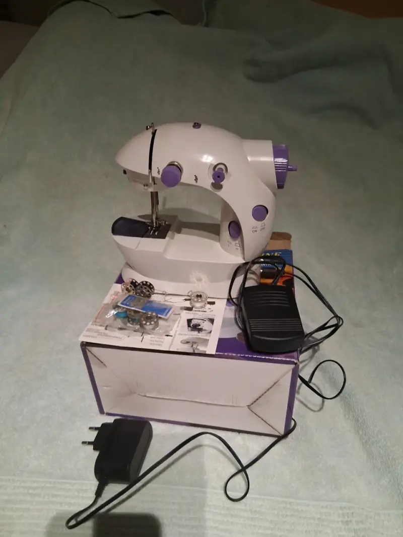 Máquina de coser portátil compacta - 4