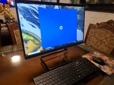 Computador Lenovo todo en uno con teclado y mouse - miniatura 1