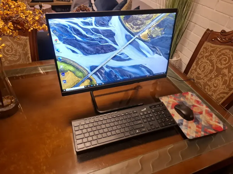 Computador Lenovo todo en uno con teclado y mouse - 3