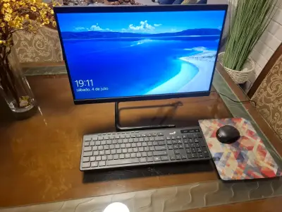 Computador Lenovo todo en uno con teclado y mouse - miniatura 5