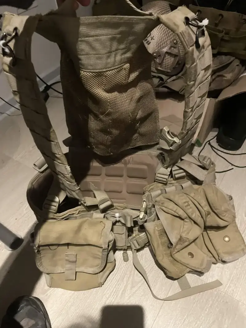Chaleco táctico Blackhawk con múltiples bolsillos - 2