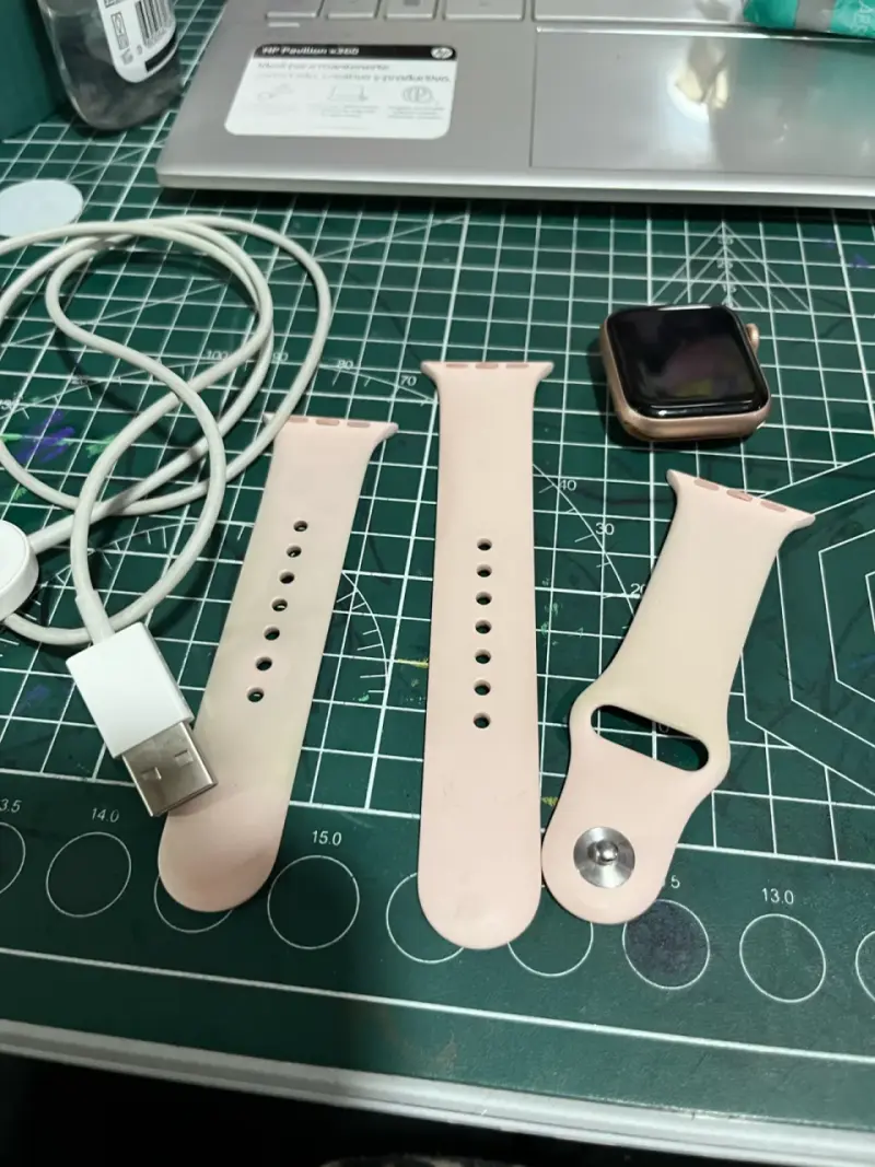 Smartwatch con correas intercambiables y cargador - 2