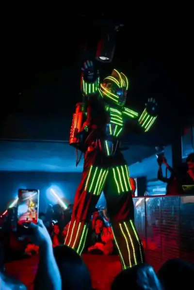 Traje LED luminoso para fiestas - miniatura 3