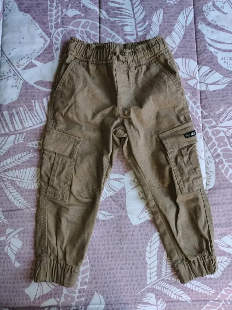 Pantalones cargo color caqui - 2