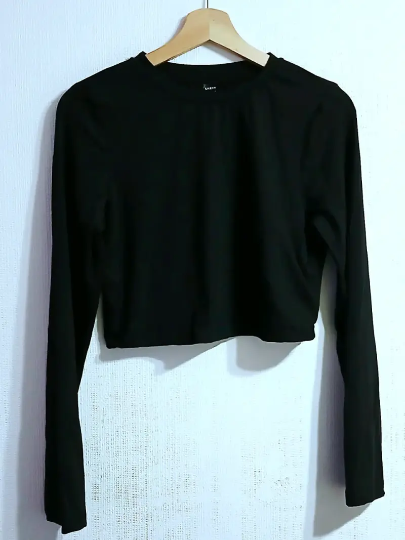 Polera negra manga larga Shein