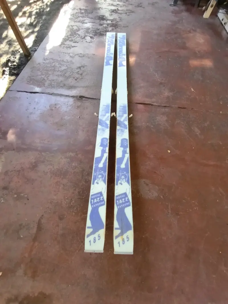 Esquís vintage de madera y metal - 3