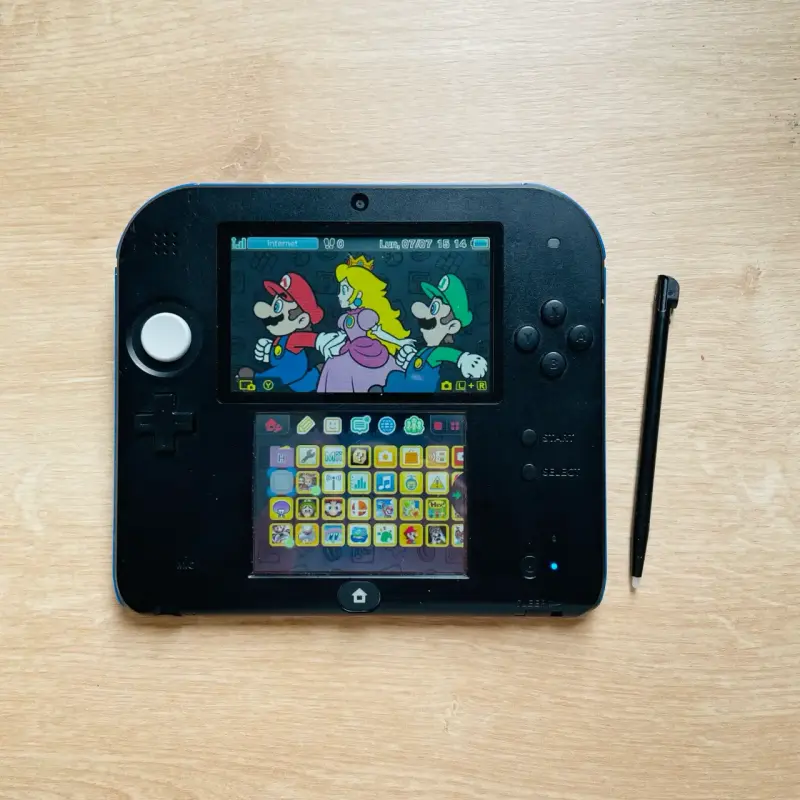 Consola portátil Nintendo 2DS con lápiz táctil - 1