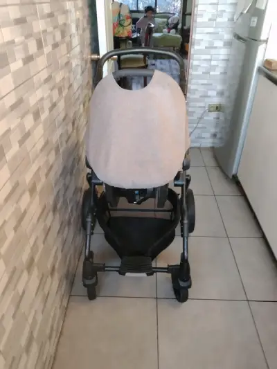 Coche de bebé Infanti en buen estado - miniatura 2