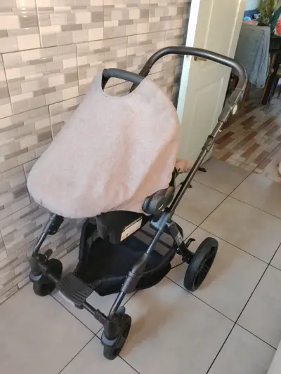 Coche de bebé Infanti en buen estado - miniatura 3