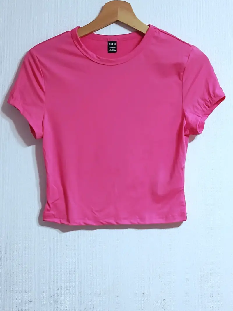 Polera corta fucsia Shein