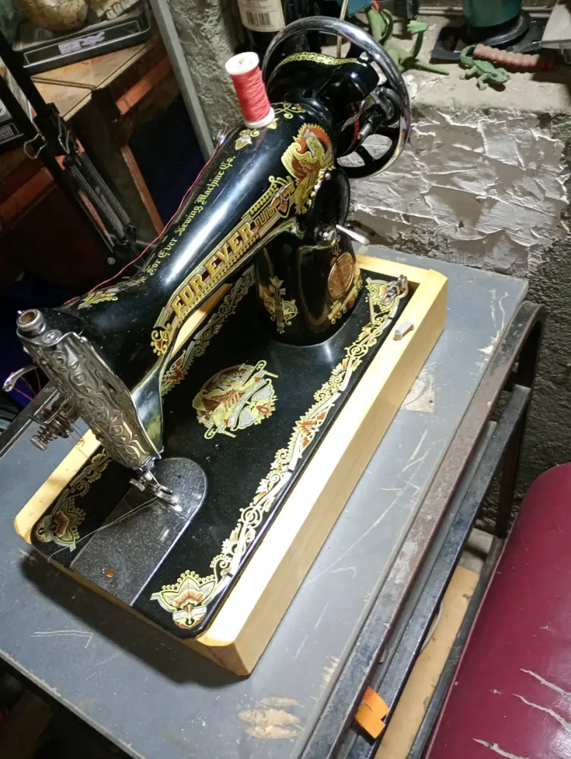 Máquina de coser vintage Forever