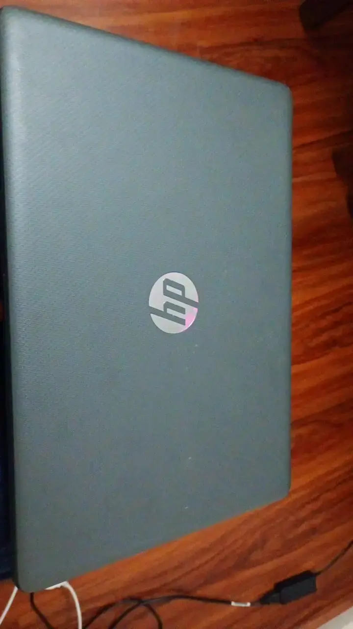Laptop HP gris en buen estado i3/ DD:1teraB - 1