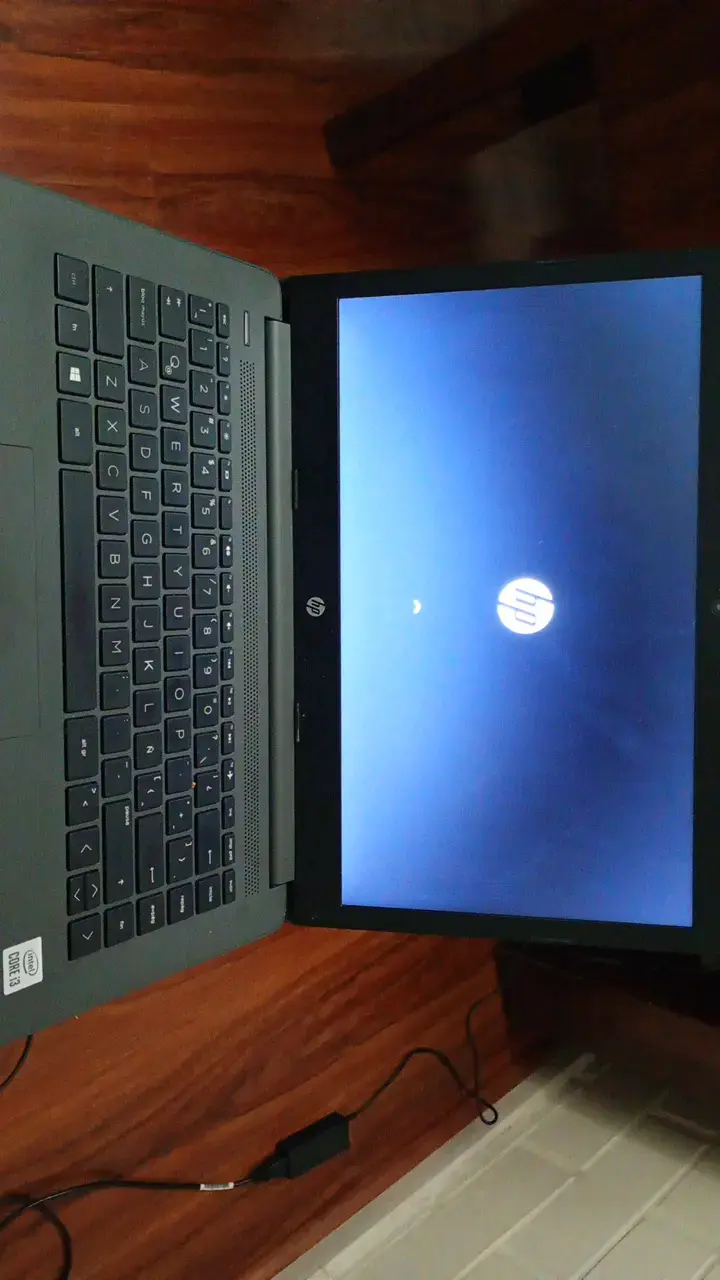 Laptop HP gris en buen estado i3/ DD:1teraB - 3