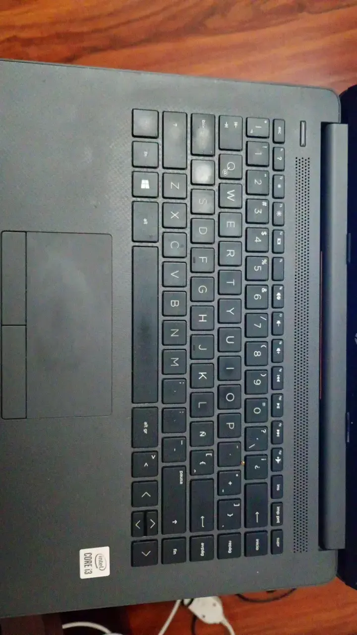 Laptop HP gris en buen estado i3/ DD:1teraB - 4