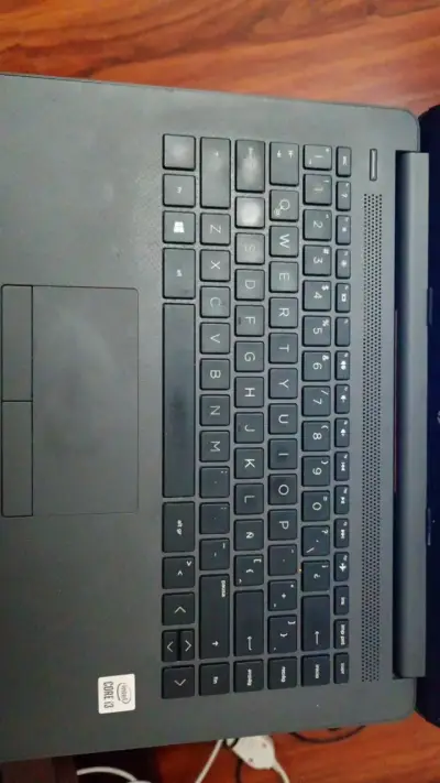 Laptop HP gris en buen estado i3/ DD:1teraB - miniatura 4