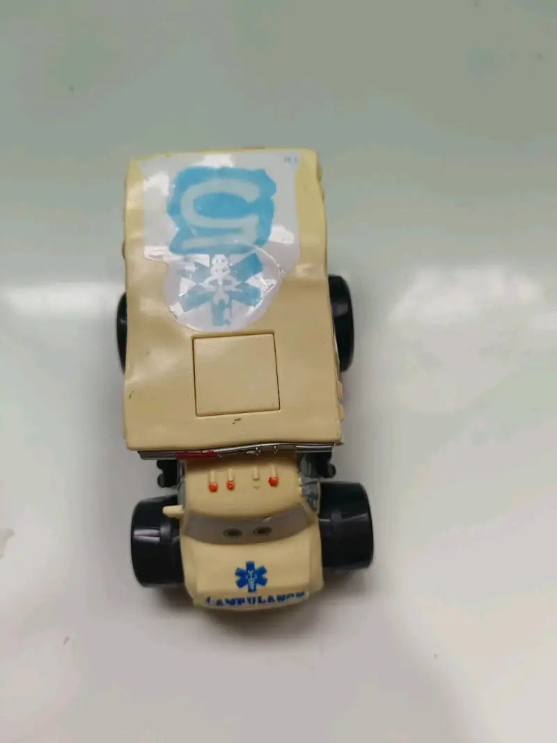 Juguete de ambulancia Cars - 4