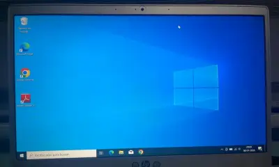 Laptop HP con Windows 10 en buen estado - miniatura 1