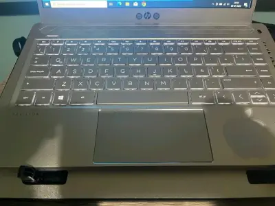 Laptop HP con Windows 10 en buen estado - miniatura 3