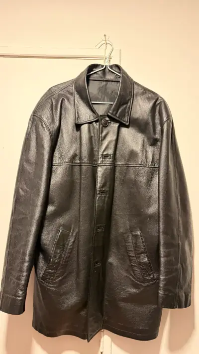 Abrigo de cuero negro para hombre - miniatura 1