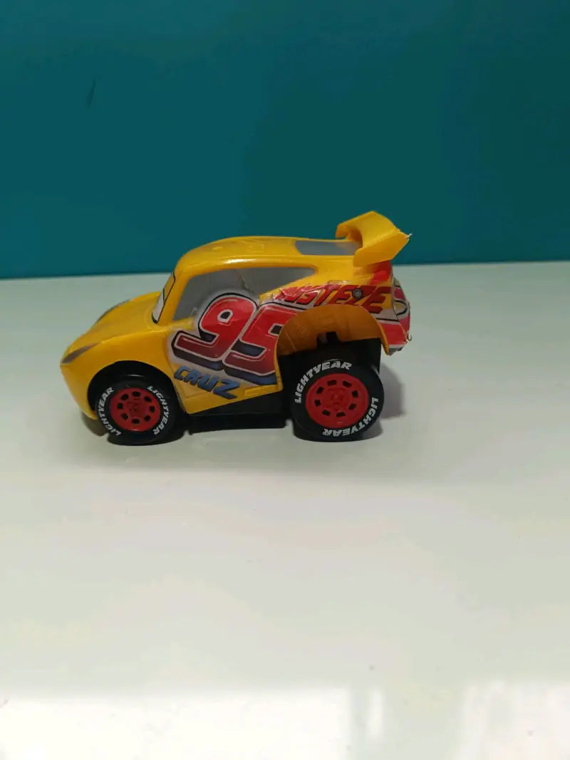 Auto de juguete Cars amarillo - 2