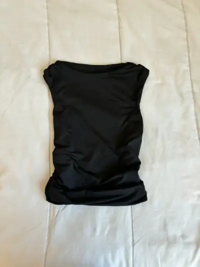 Polera negra básica para mujer - miniatura 1